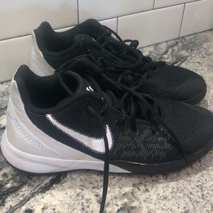 Boys kyrie basketball shoes